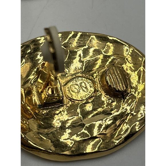 Elizabeth Taylor Monogram Rare Vintage Estate Signed AVON 1.5” 1993 Clip Earring - Picture 5 of 14